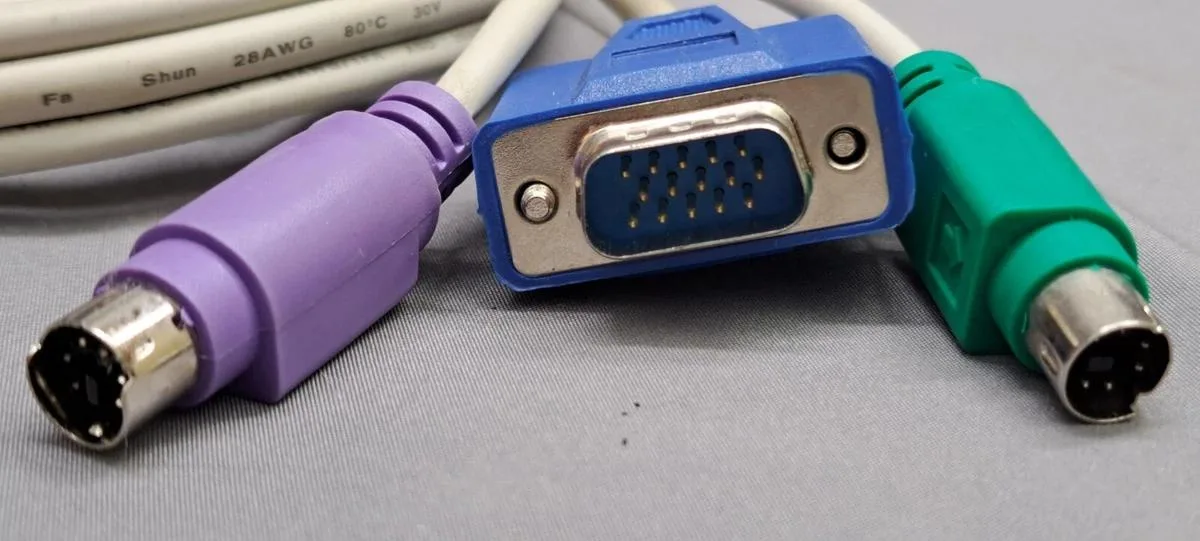 Uricom PS2 to VGA Male Connector